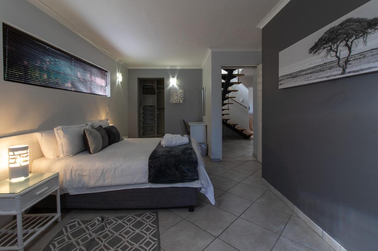 Dockside * Port Alfred